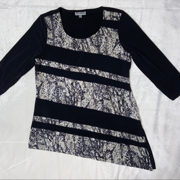 NWOT Black/Cream Top with Asymmetric Hem - Picture 12 of 15